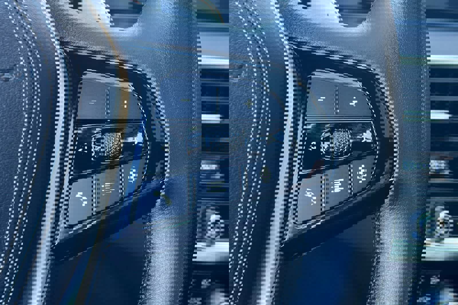 Used 2023 BMW 530e image 30