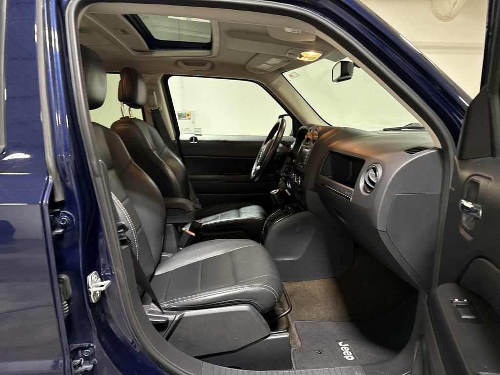 Used 2016 Jeep Patriot High Altitude AWD/4WD image 21