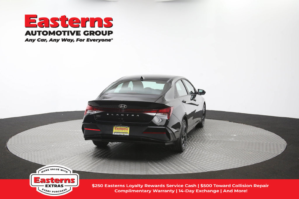Used 2026 Hyundai Elantra Sport FWD image 35