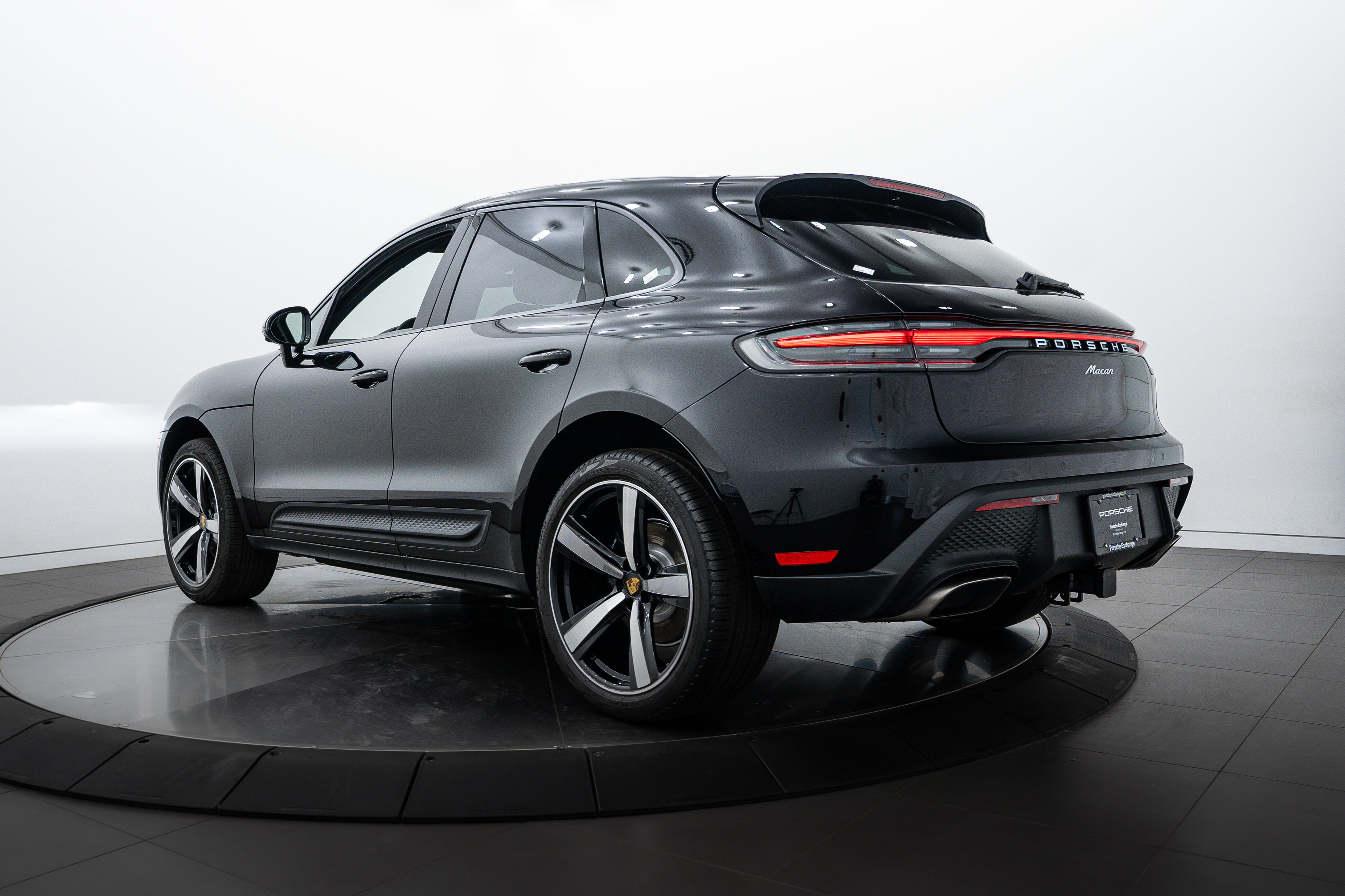 New 2025 Porsche Macan image 3