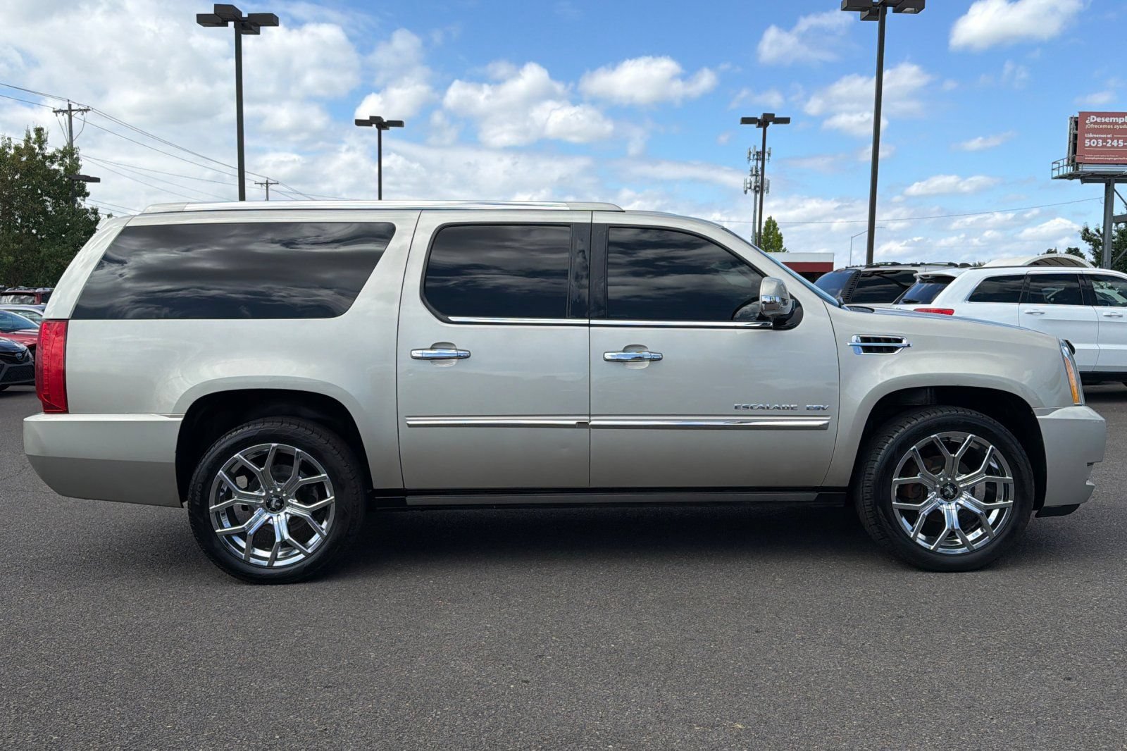 Used 2013 Cadillac Escalade ESV Platinum AWD/4WD image 3