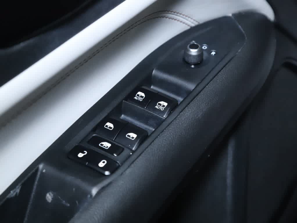 Used 2023 Jeep Compass Limited w/ Elite Group AWD/4WD image 16