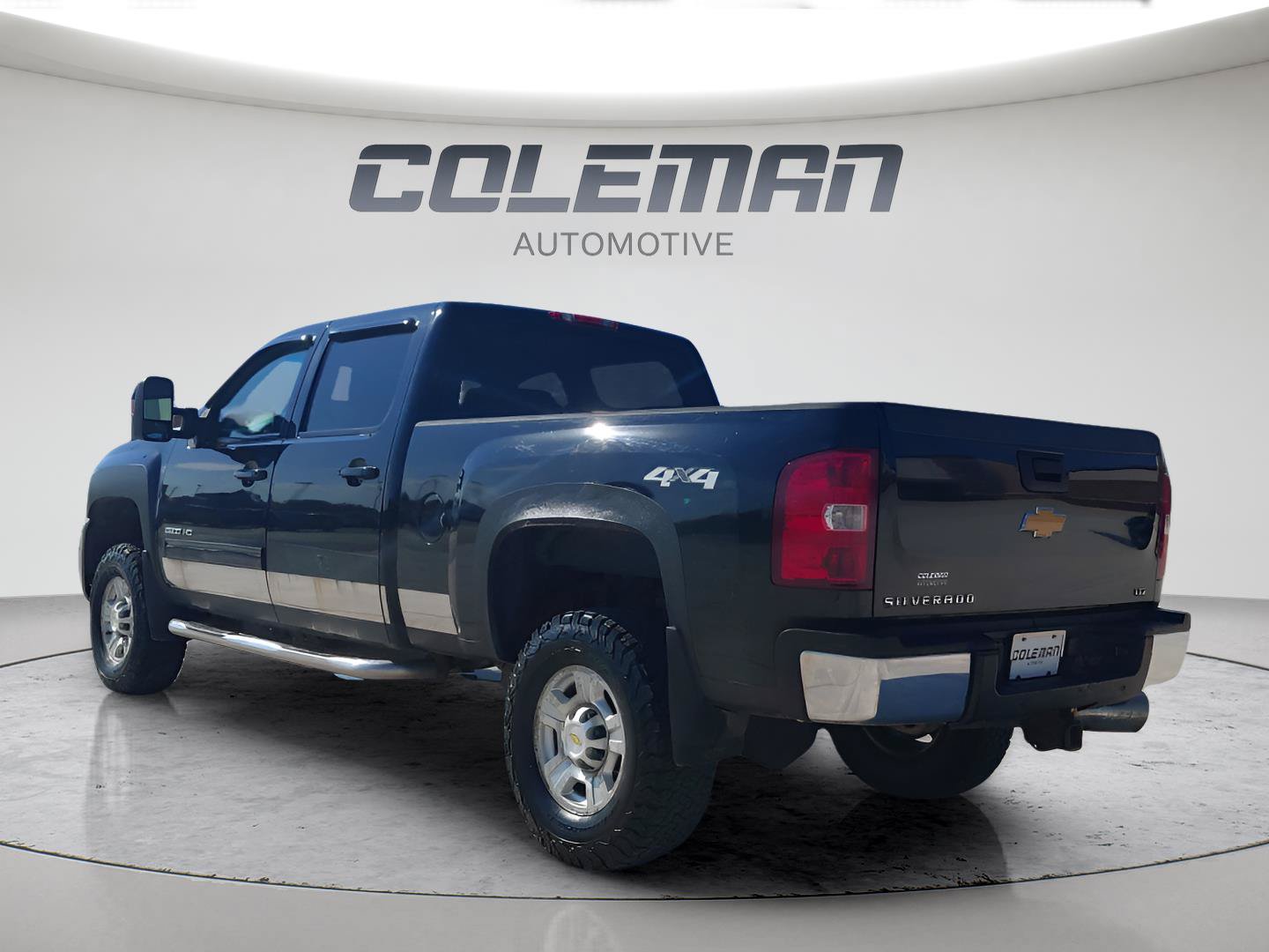 Used 2010 Chevrolet Silverado 2500 LTZ w/ LTZ Plus Package AWD/4WD image 3