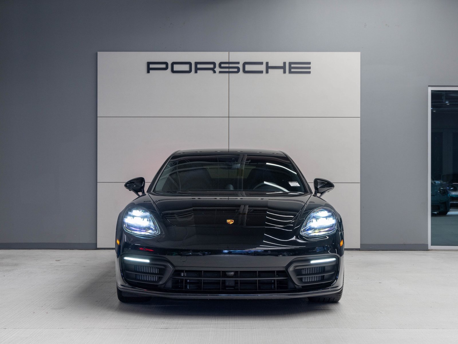 Certified 2021 Porsche Panamera image 10