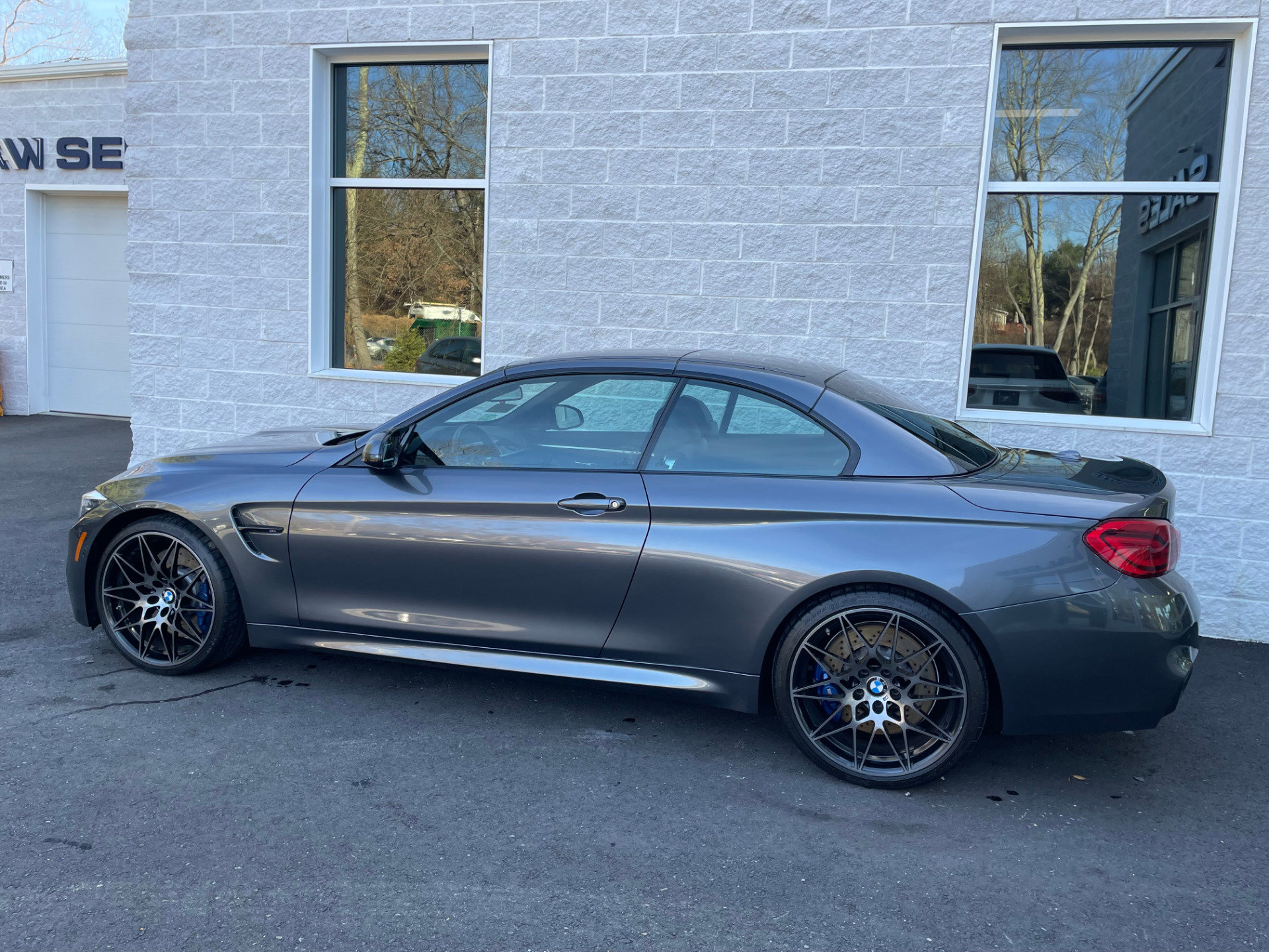 Used 2018 BMW M4 Convertible RWD image 5