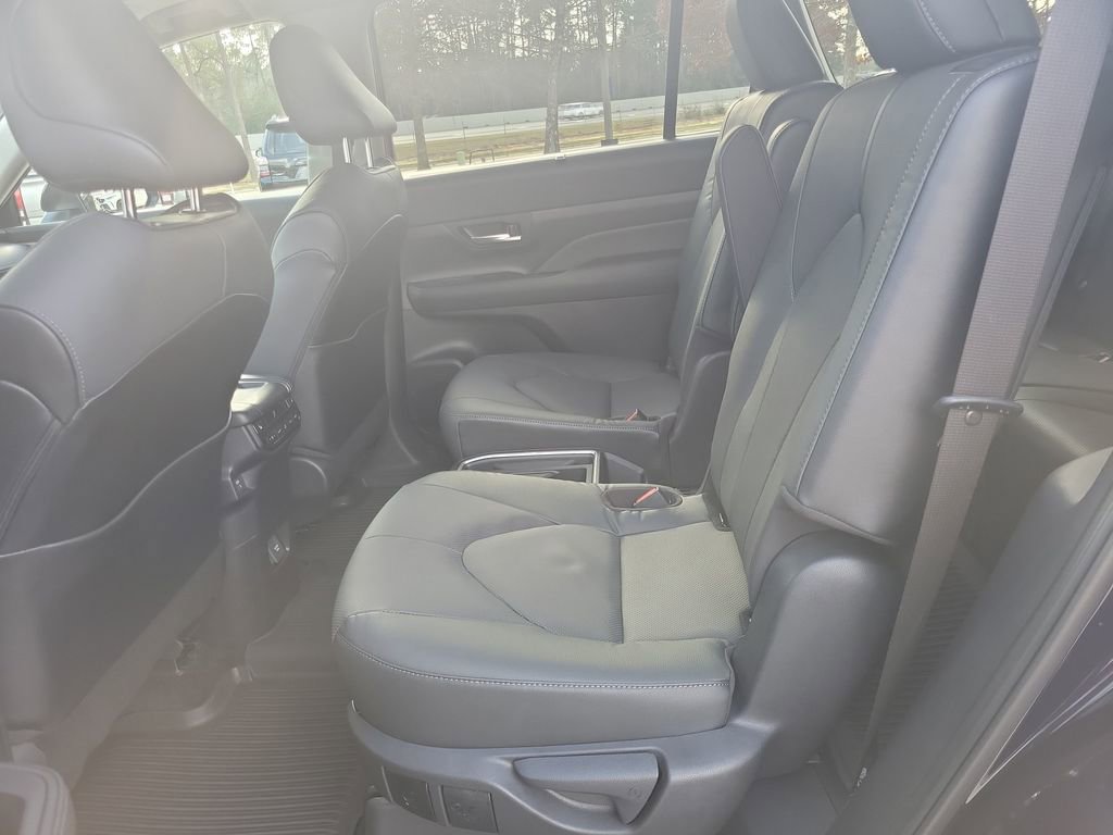 Used 2025 Toyota Grand Highlander Limited image 18