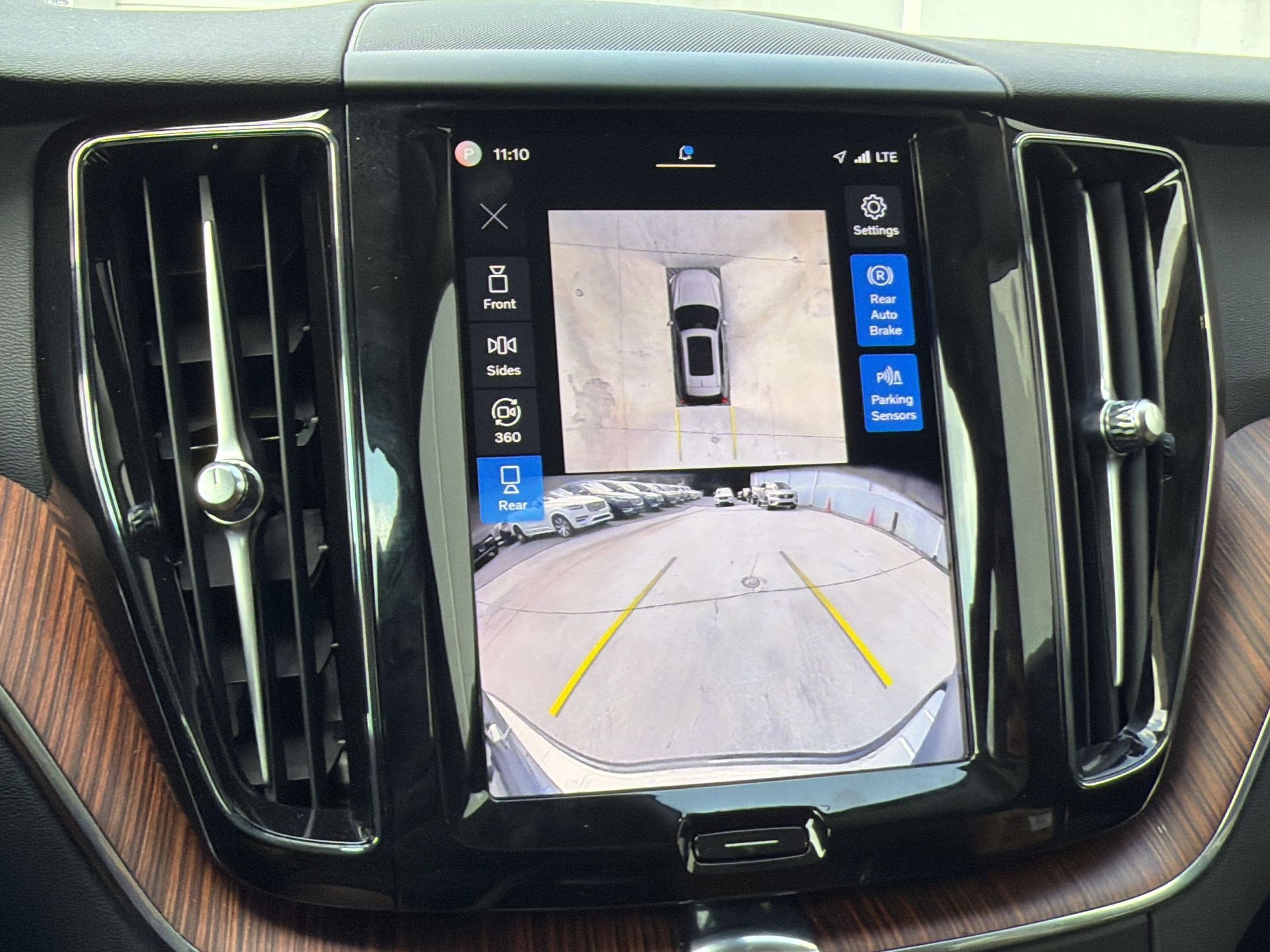 Used 2024 Volvo XC60 B5 Plus w/ Protection Package Premier AWD/4WD image 24