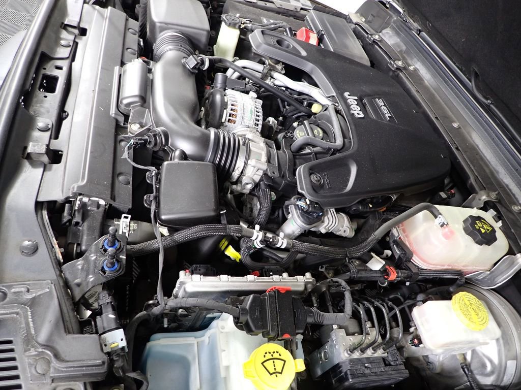 Used 2020 Jeep Wrangler Sport AWD/4WD image 13