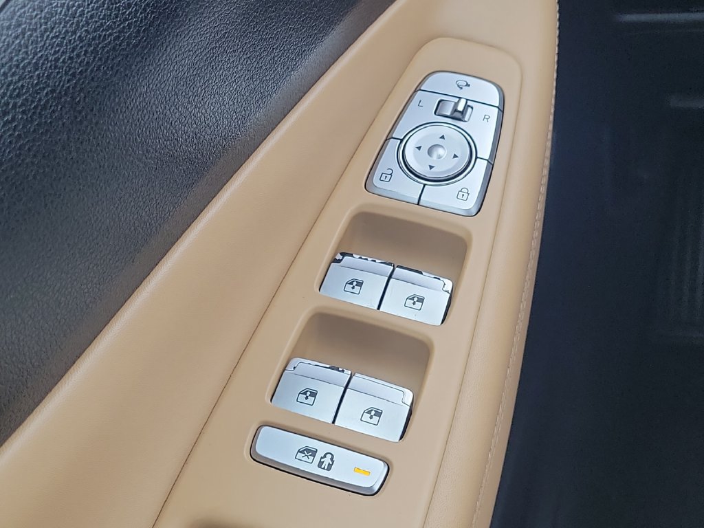 Used 2021 Hyundai Santa Fe Calligraphy AWD/4WD image 19