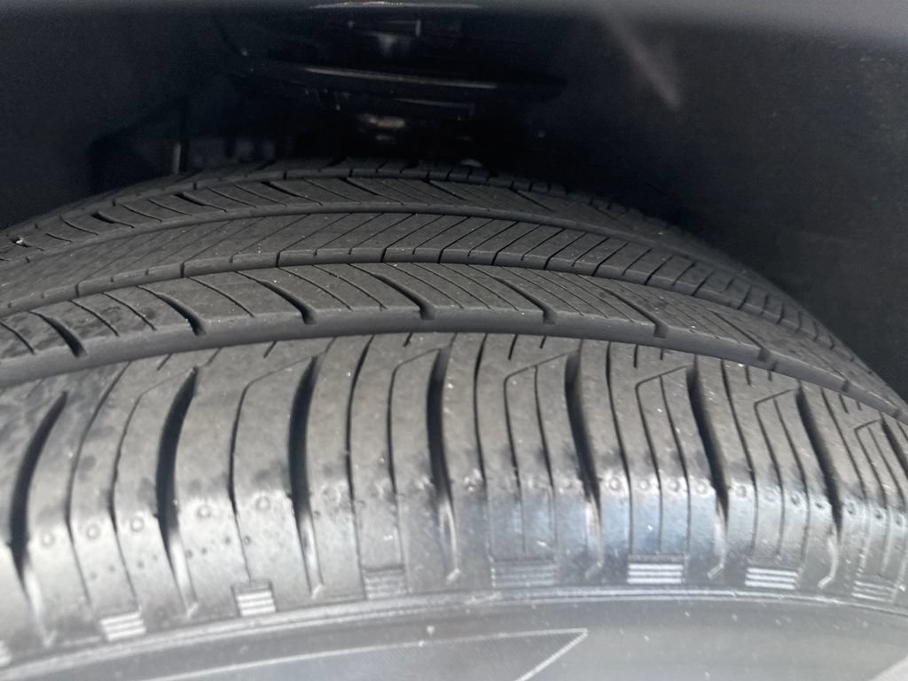 Used 2025 Ford Explorer Active AWD/4WD image 31