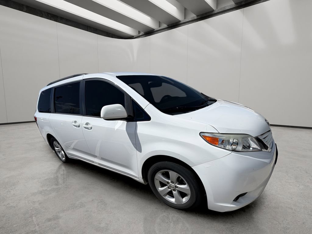 Used 2015 Toyota Sienna LE FWD image 5