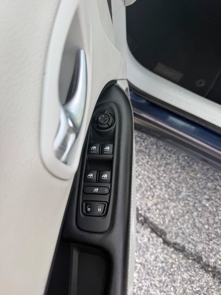 Used 2018 Jeep Compass Latitude w/ Popular Equipment Group AWD/4WD image 16