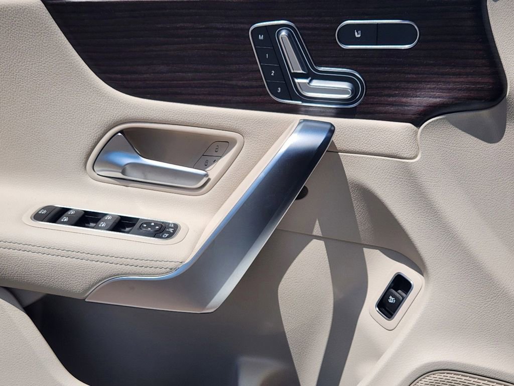 New 2025 Mercedes-Benz CLA 250 4MATIC image 6