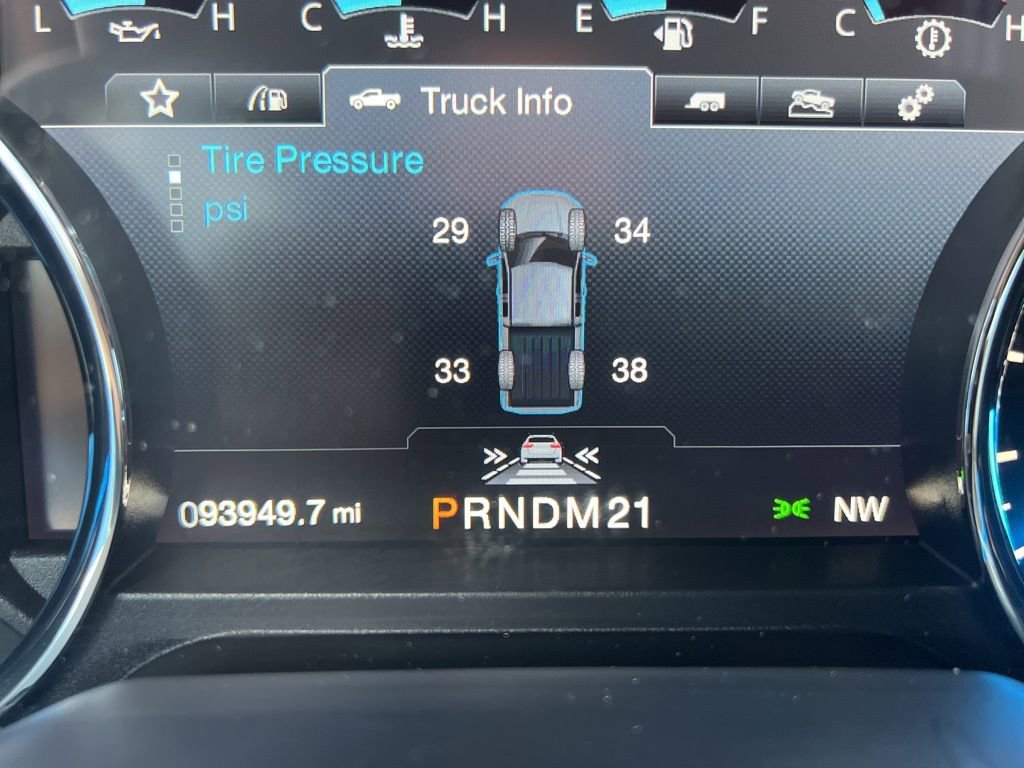 Used 2015 Ford F150 Platinum w/ Equipment Group 701A Luxury image 4