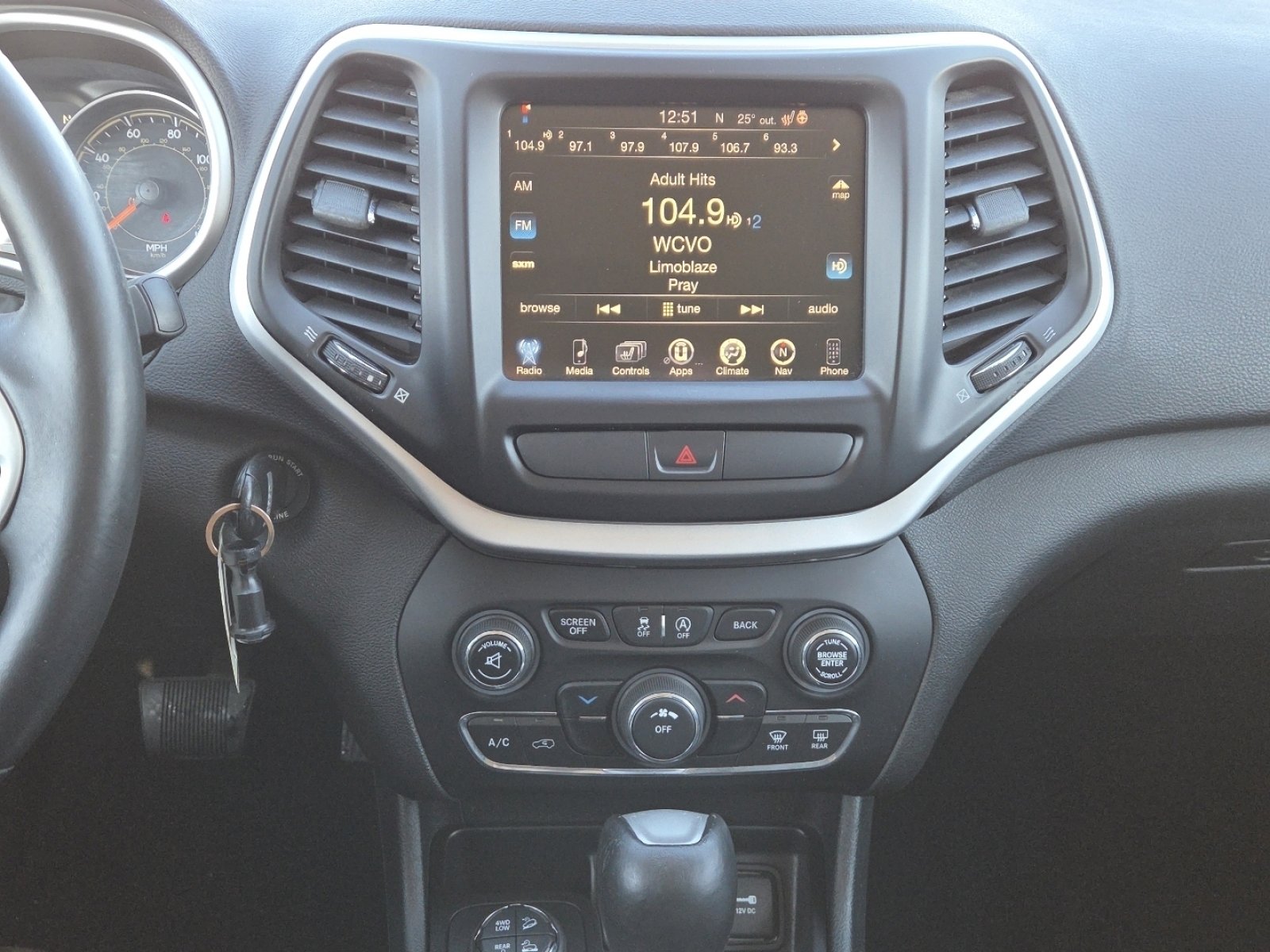 Used 2015 Jeep Cherokee Trailhawk image 27