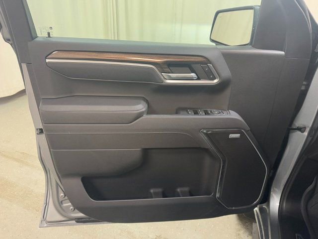 New 2026 Chevrolet Silverado 1500 RST w/ Dark Appearance Package AWD/4WD image 16