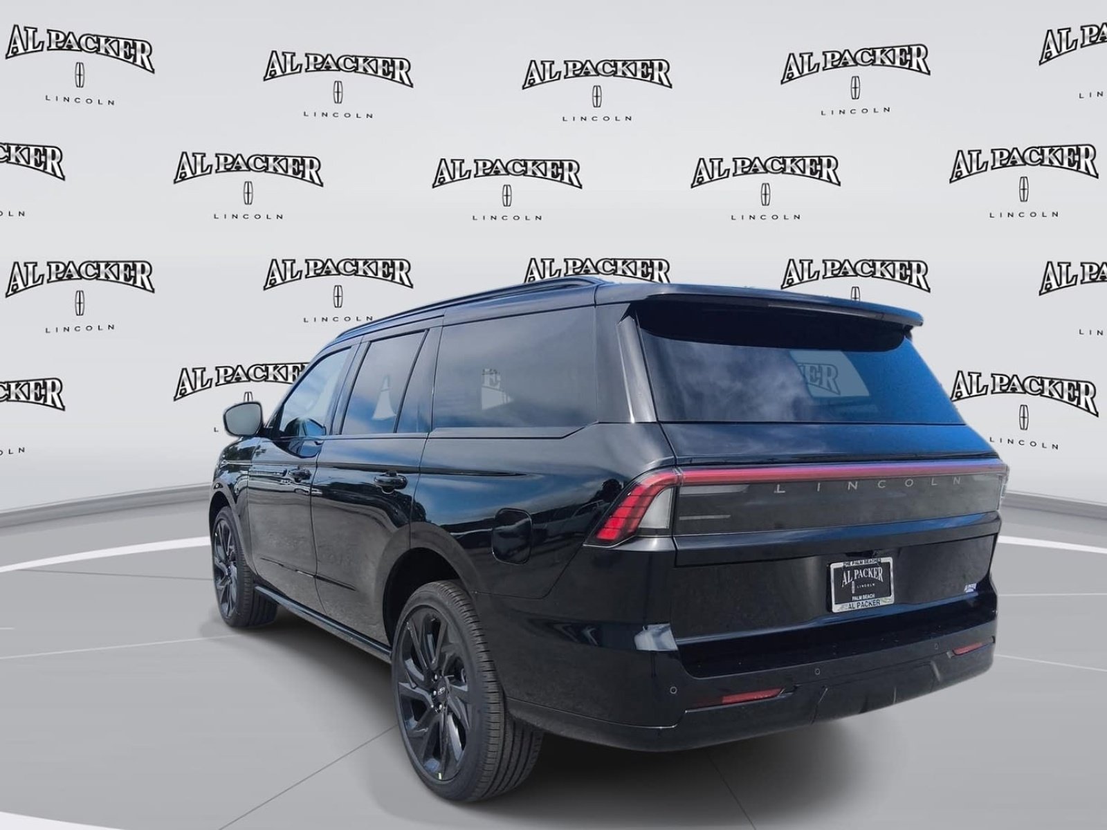 New 2027 Lincoln Navigator Reserve w/ Jet Appearance Package AWD/4WD image 3
