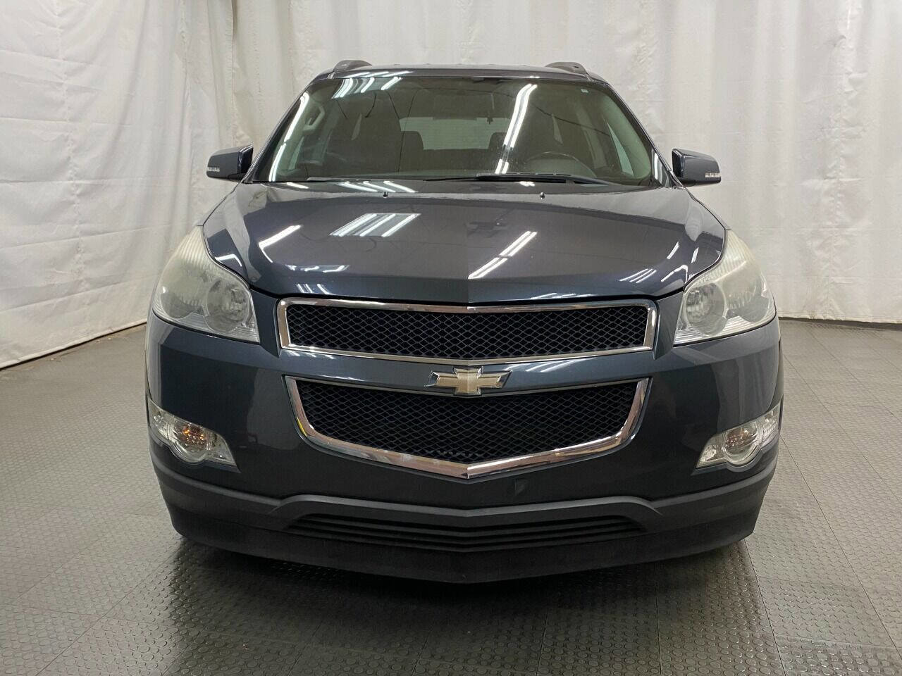 Used 2010 Chevrolet Traverse LT image 3