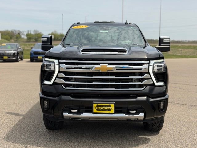 Used 2024 Chevrolet Silverado 3500 High Country w/ High Country Premium Package AWD/4WD image 2