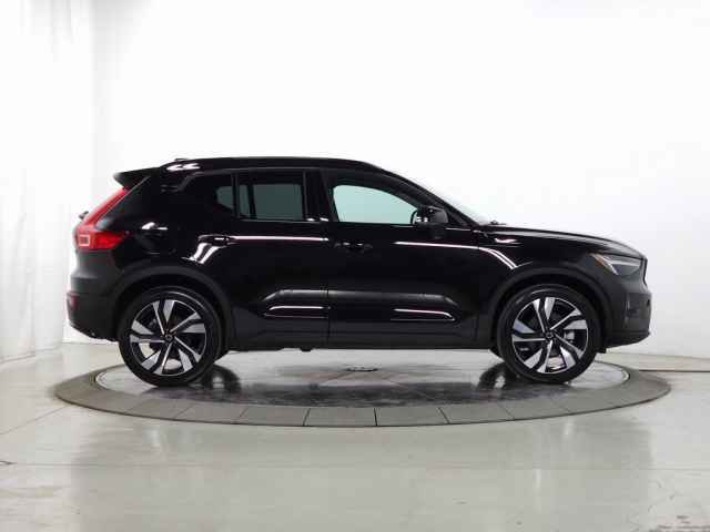 Certified 2024 Volvo XC40 B5 Plus w/ Climate Package AWD/4WD image 11