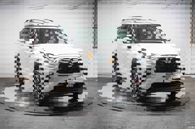 Certified 2021 Toyota Highlander XLE image 7