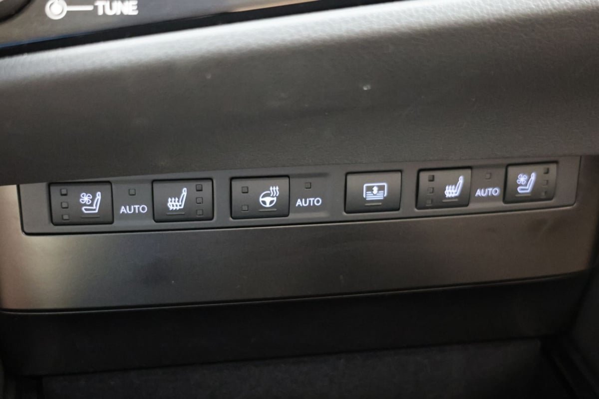 Used 2024 Lexus ES 300h Ultra Luxury w/ Accessory Package (Z2) FWD image 9
