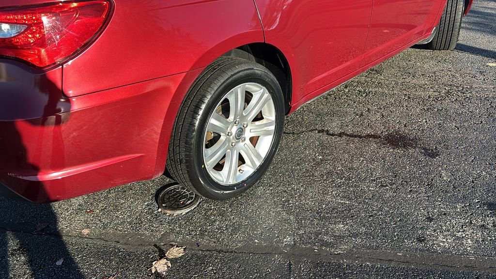 Used 2012 Chrysler 200 Touring image 8