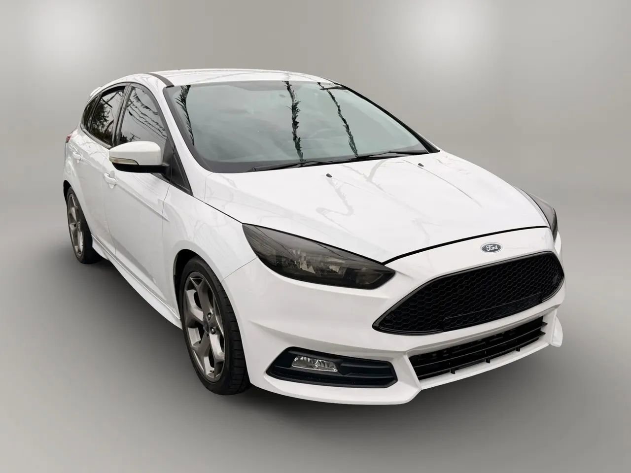 Used 2017 Ford Focus ST FWD image 3