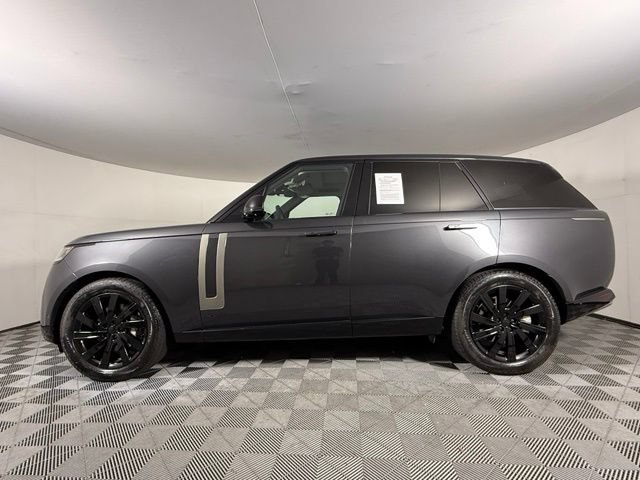 Used 2024 Land Rover Range Rover SE AWD/4WD image 3