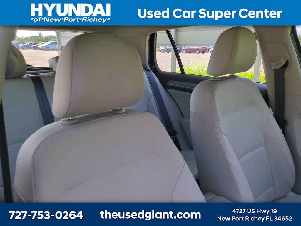 Used 2016 Volkswagen Golf S FWD image 6