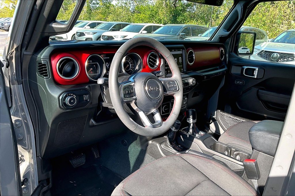 Used 2023 Jeep Wrangler Unlimited Rubicon w/ Cold Weather Group AWD/4WD image 15