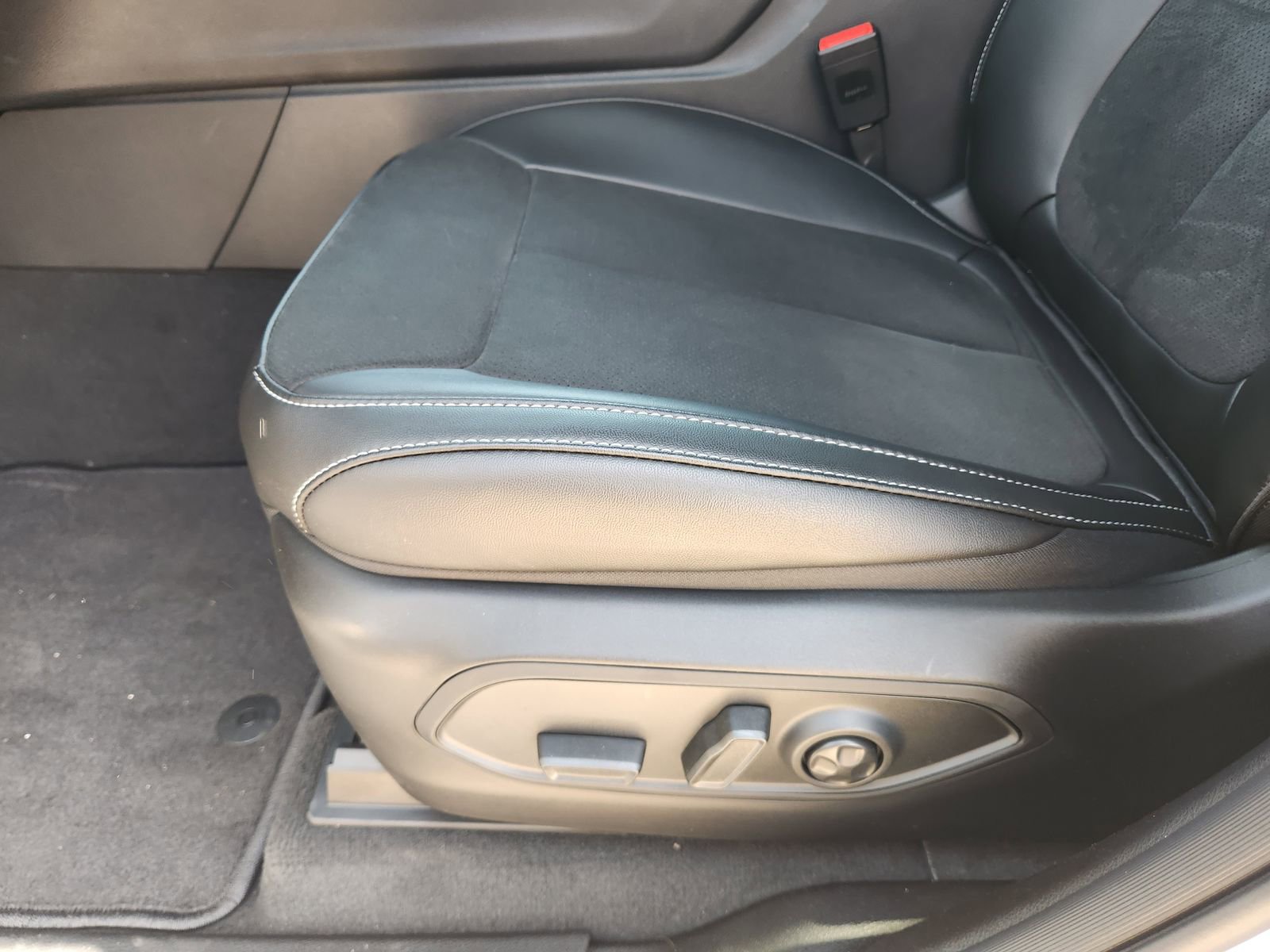 New 2025 Jeep Grand Cherokee Altitude image 15