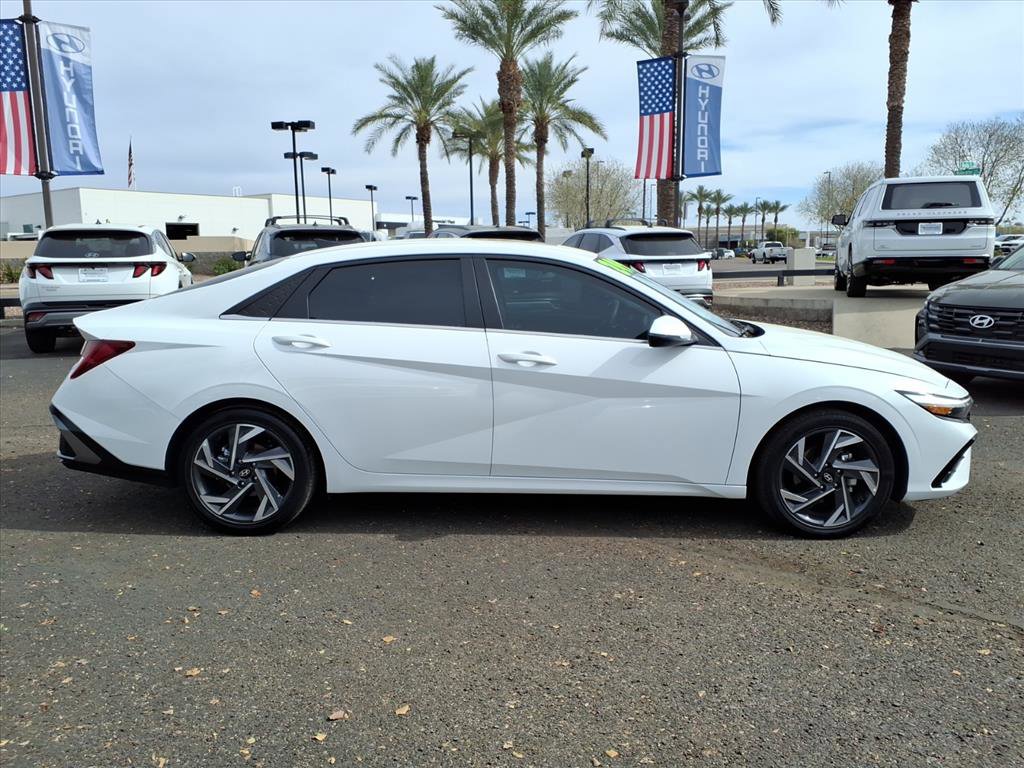 Certified 2025 Hyundai Elantra Limited image 4