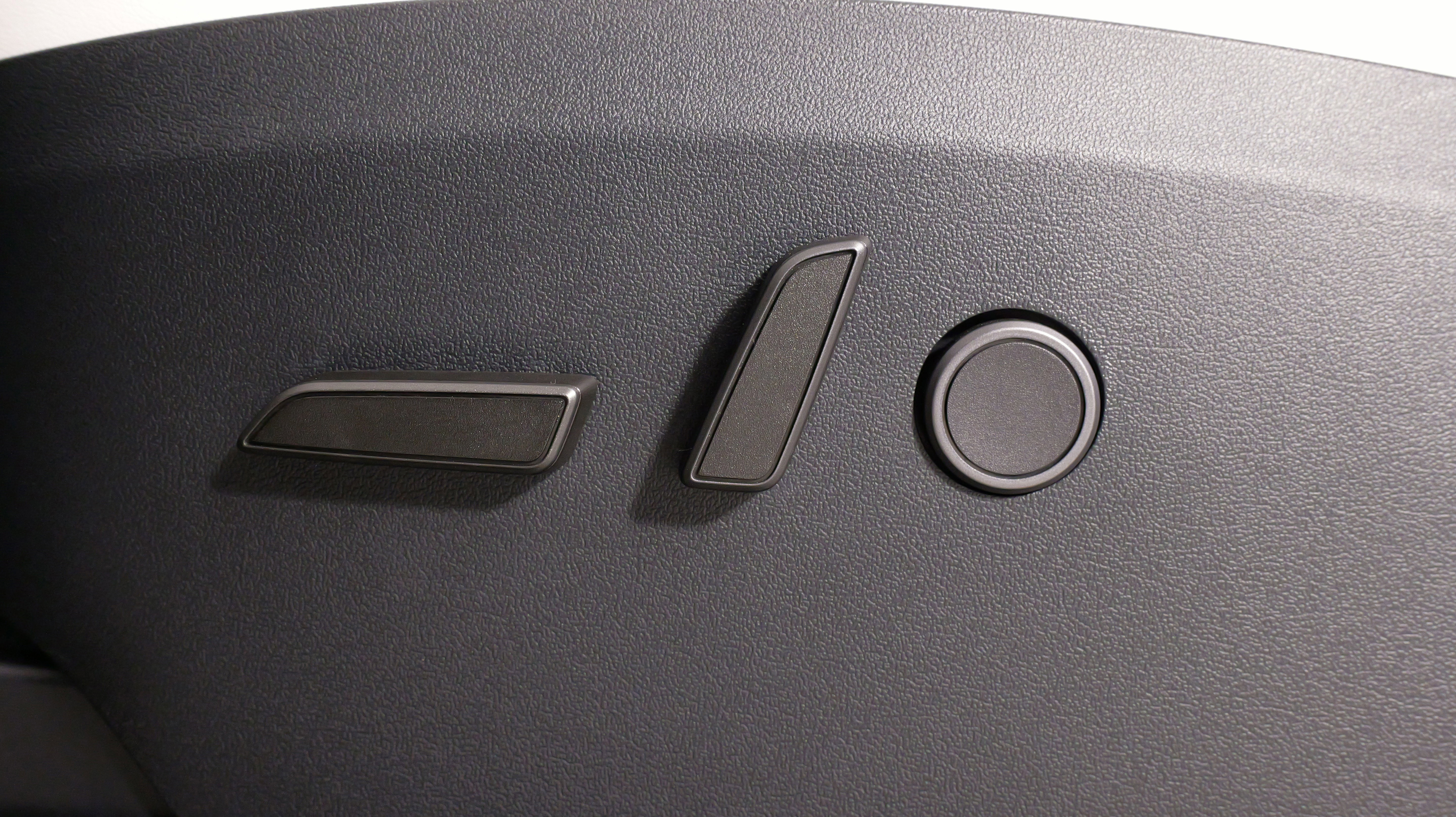 Used 2024 Tesla Model Y Long Range image 35