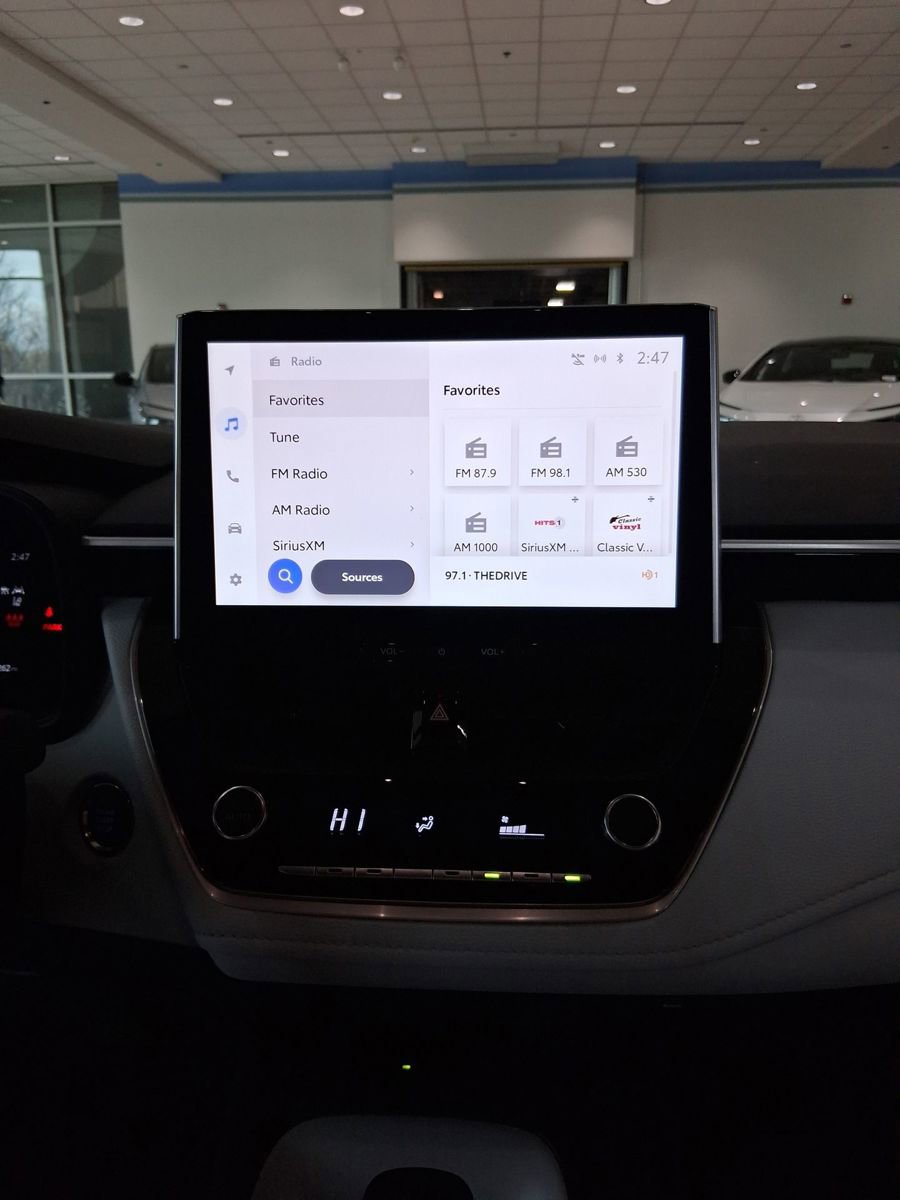 Used 2025 Toyota Corolla SE w/ SE Premium Package image 17