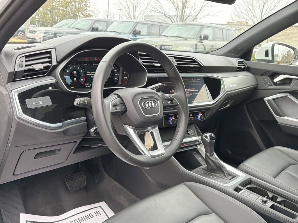 Used 2025 Audi Q3 2.0T Premium image 10
