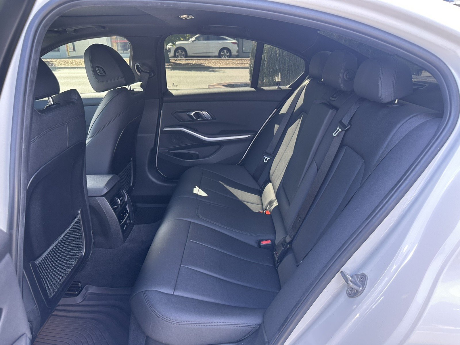 Used 2020 BMW 330i Sedan w/ M Sport Package RWD image 22