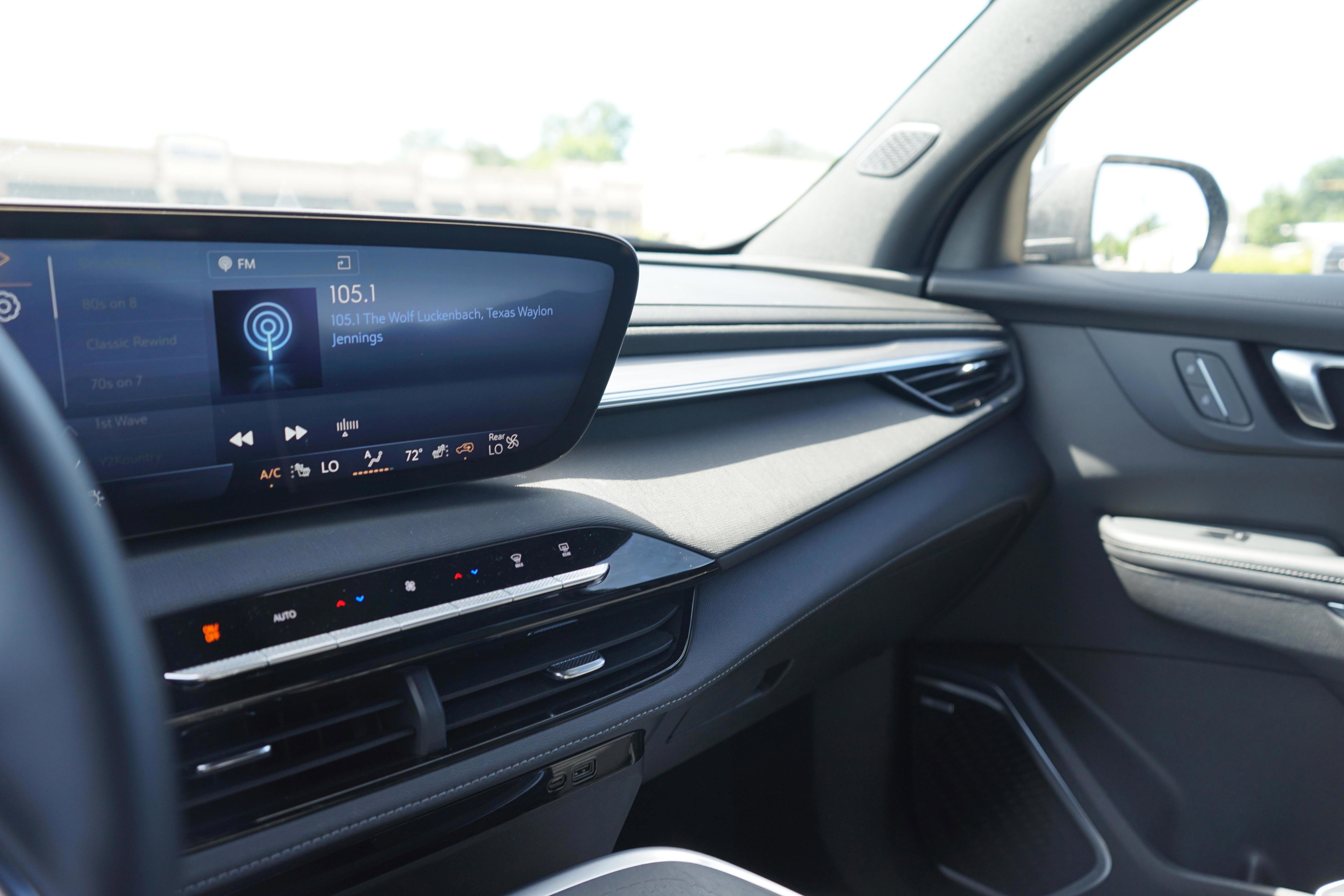 Used 2025 Buick Enclave Preferred FWD image 18
