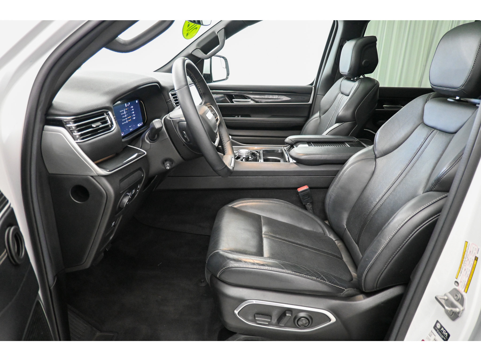 Used 2022 Jeep Wagoneer Series I w/ Premium Group I AWD/4WD image 36