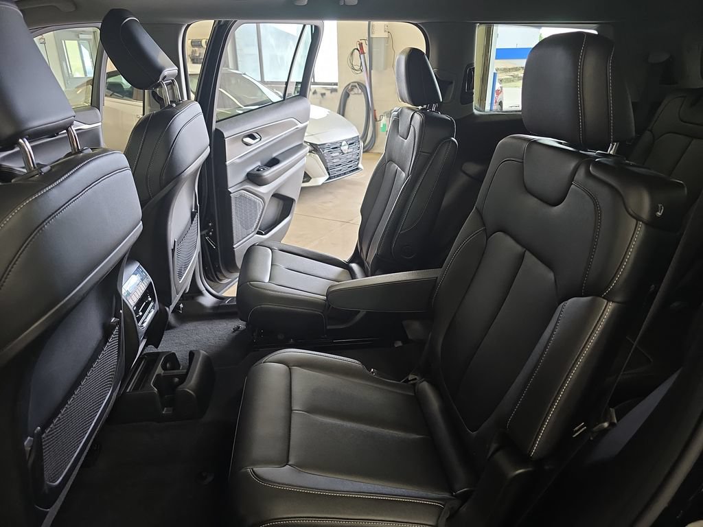 Used 2023 Jeep Grand Cherokee L Limited AWD/4WD image 15