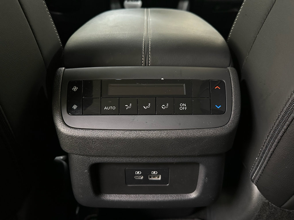 Used 2025 Nissan Pathfinder SL AWD/4WD image 36