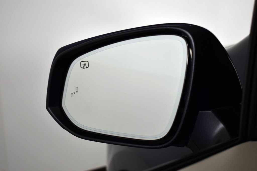 Used 2021 Toyota Sienna Limited image 29