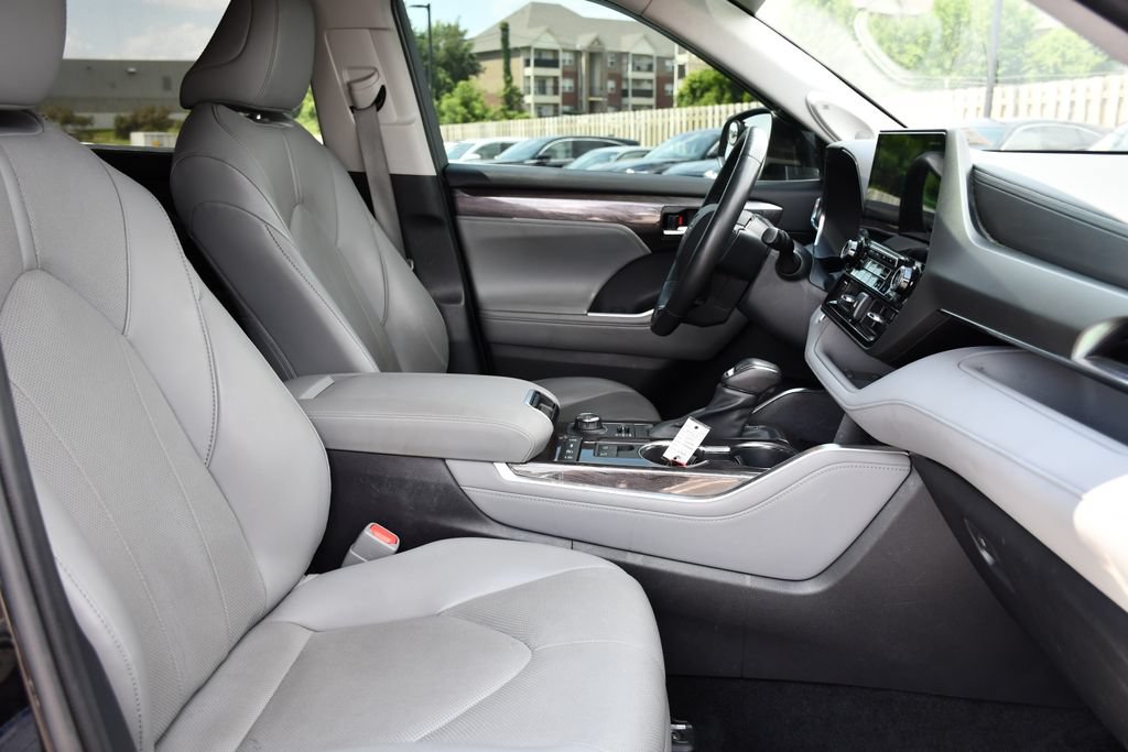Used 2021 Toyota Highlander Limited AWD/4WD image 32