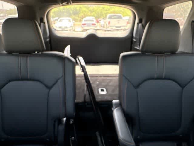 Used 2025 Honda Pilot TrailSport image 24