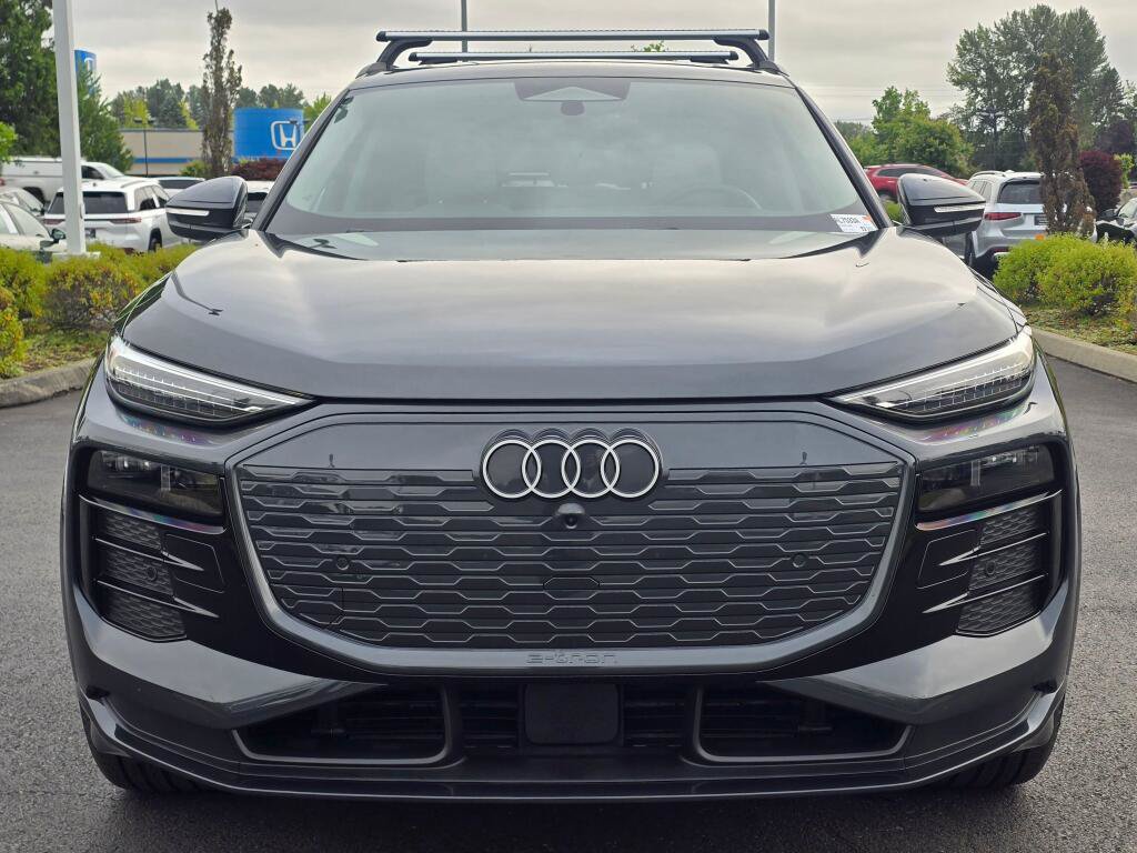 Used 2025 Audi Q6 e-tron Premium Plus w/ Premium Plus AWD/4WD image 8