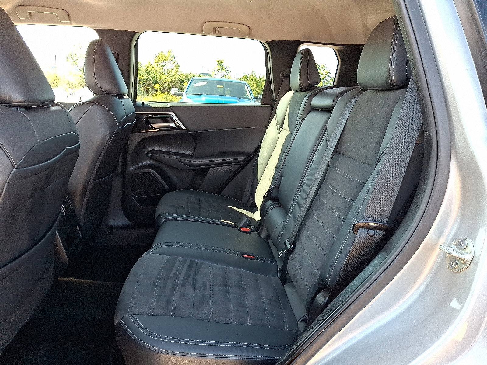 Used 2023 Mitsubishi Outlander SE image 10