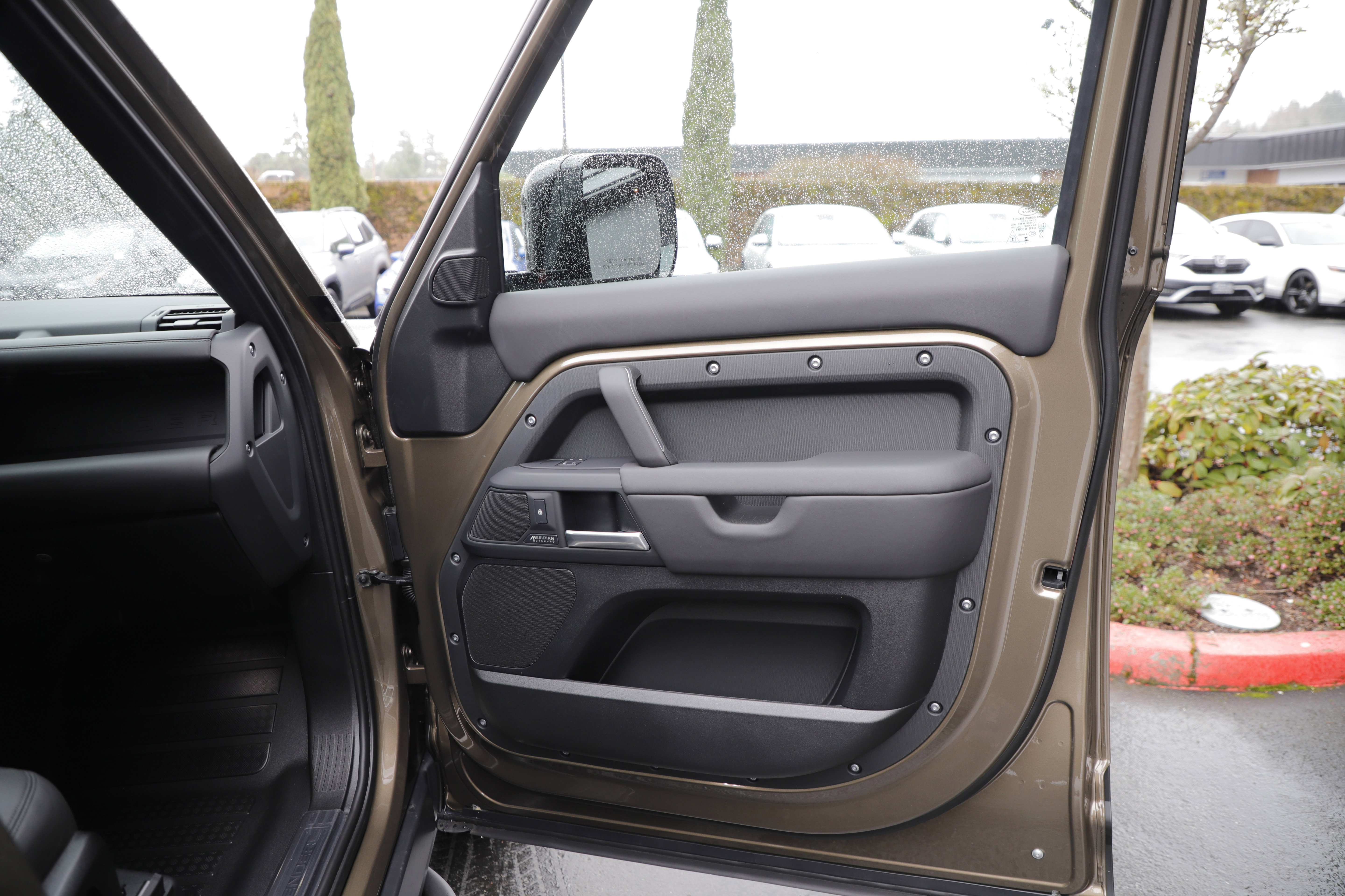 New 2026 Land Rover Defender 110 X-Dynamic SE image 9