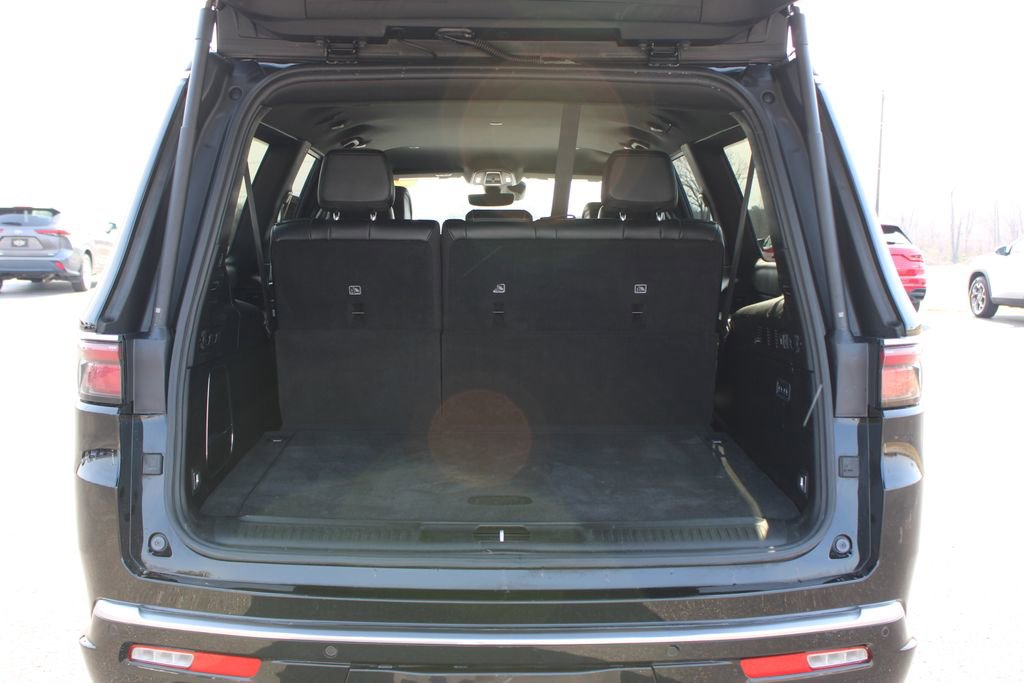 Used 2024 Jeep Wagoneer L Series II w/ Flexible Seating Group image 14