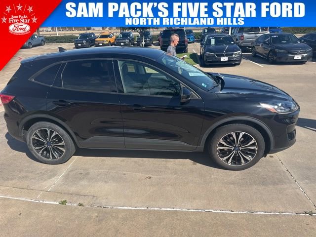 Used 2022 Ford Escape SE w/ SE Sport Appearance Package image 4