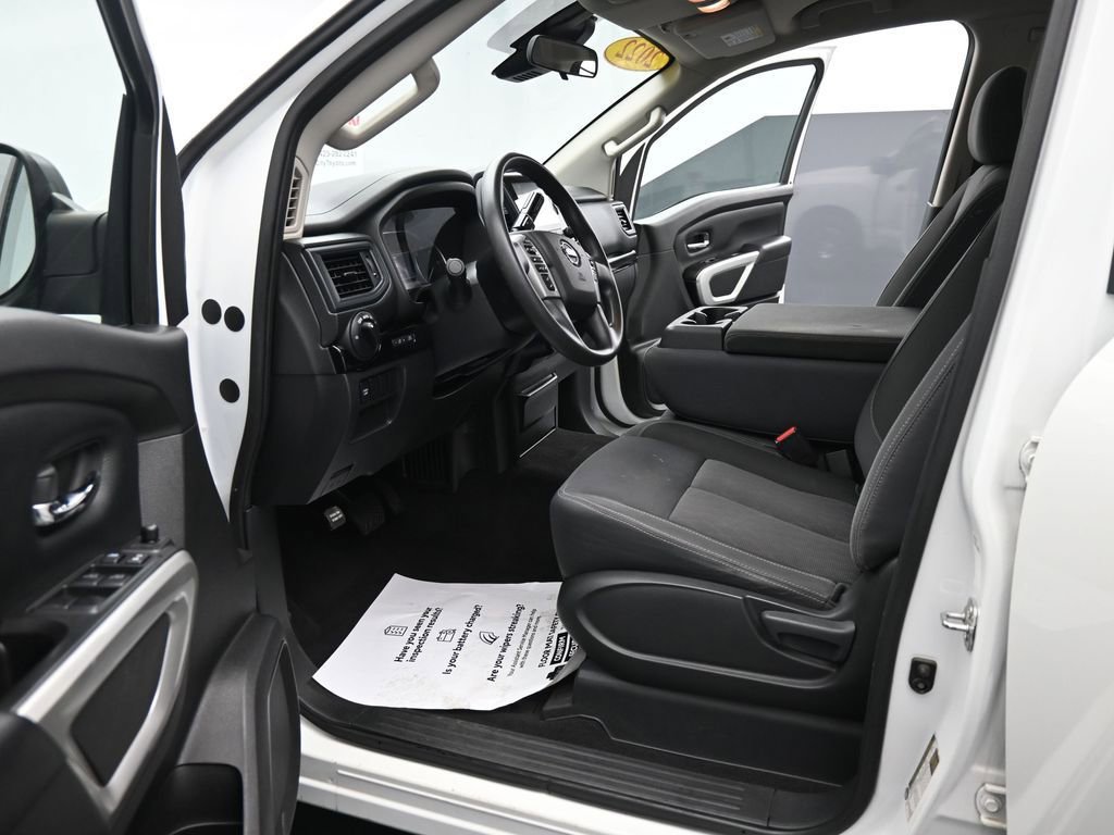 Used 2022 Nissan Titan SV AWD/4WD image 17